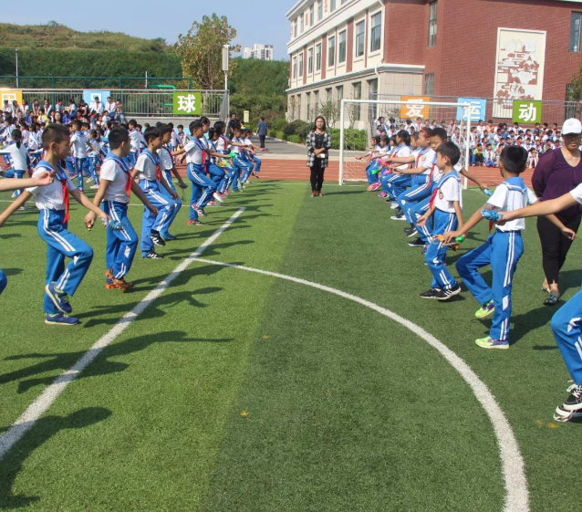 感悟劳动教育的深刻含义数学思想PK赛中家长与选拔出的学生同台竞技